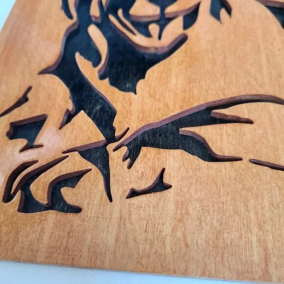 Hand made picture of dog cut on wooden plug. Signed by artist. - Picture 3 of 7